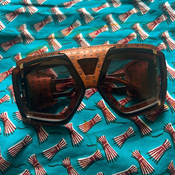 MCM Unisex Black Brown Tortoise Shell Gradient Lens Sunglasses - Picture 5 of 14